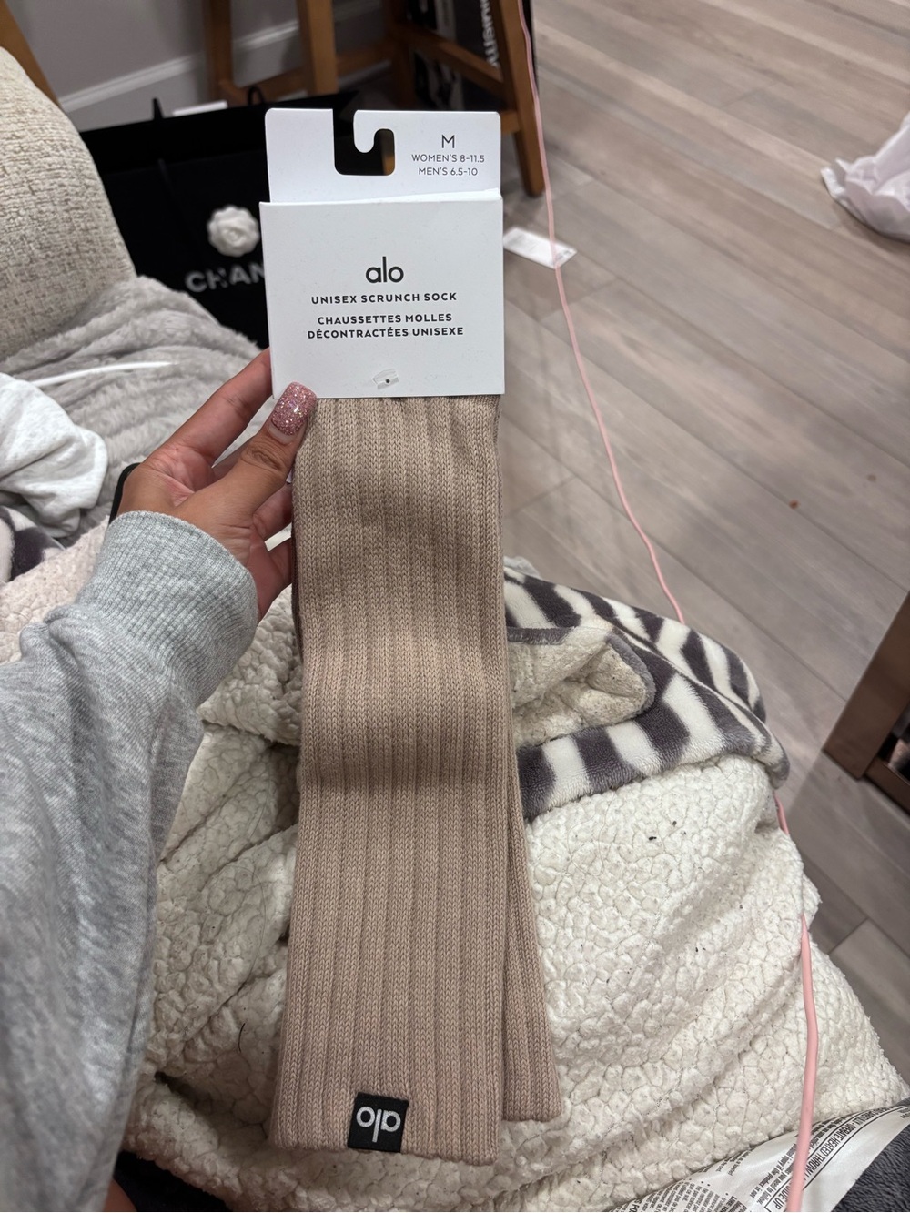 ALO Yoga Unisex Scrunch Socks in gravel